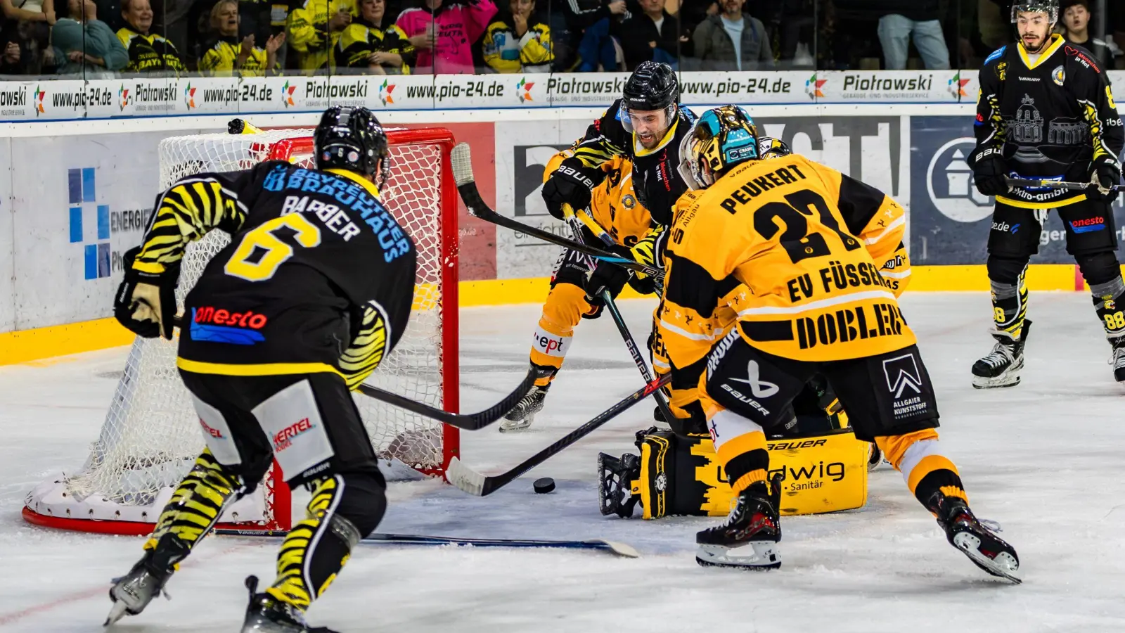 Mit 4:3 setzten sich die onesto Tigers nach hartem Kampf gegen den EV Füssen durch. (Foto: Dirk Ellmer)