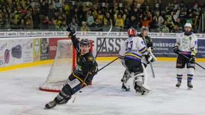 Insgesamt 12 Tore durfte der EHC Bayreuth gegen den ESV Waldkirchen bejubeln. (Foto: sd)