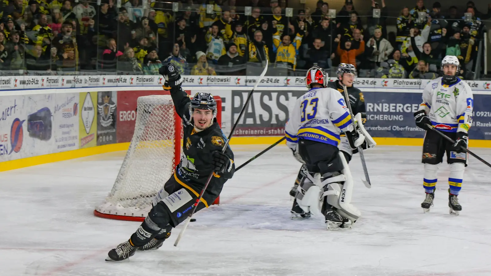 Insgesamt 12 Tore durfte der EHC Bayreuth gegen den ESV Waldkirchen bejubeln. (Foto: sd)