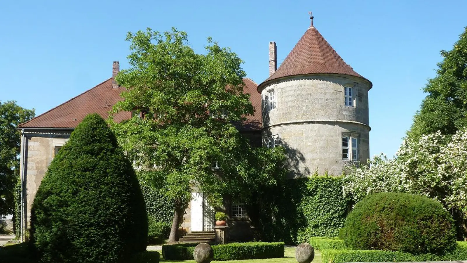 Schloss Schreez im Haager Ortsteil Unternschreez: Ab 2024 sollen dort standesamtliche Trauungen möglich werden. (Archivbild: Verwaltungsgemeinschaft Creußen)