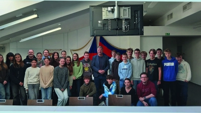 Deutsche und tschechische Jugendliche mit ihren Lehrern Thomas Bauske (4.v.l.) und Jaroslav Hodek (Mitte).  (Foto: Jan Lacina)