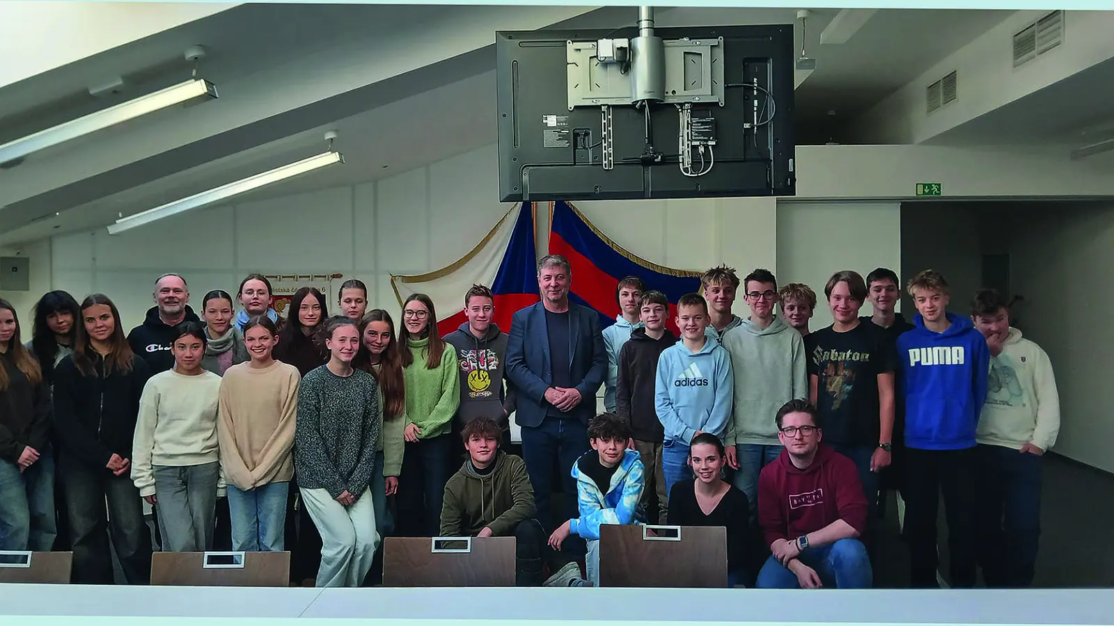 Deutsche und tschechische Jugendliche mit ihren Lehrern Thomas Bauske (4.v.l.) und Jaroslav Hodek (Mitte).  (Foto: Jan Lacina)