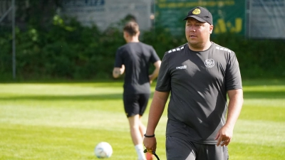 Wichtige Hinweise für die weitere Saisonvorbereitung gewann Altstadt-Cheftrainer Lukas Kling aus dem heutigen Testspiel beim FC Ingolstadt.  (Foto: Archiv/Stefan Dörfler)