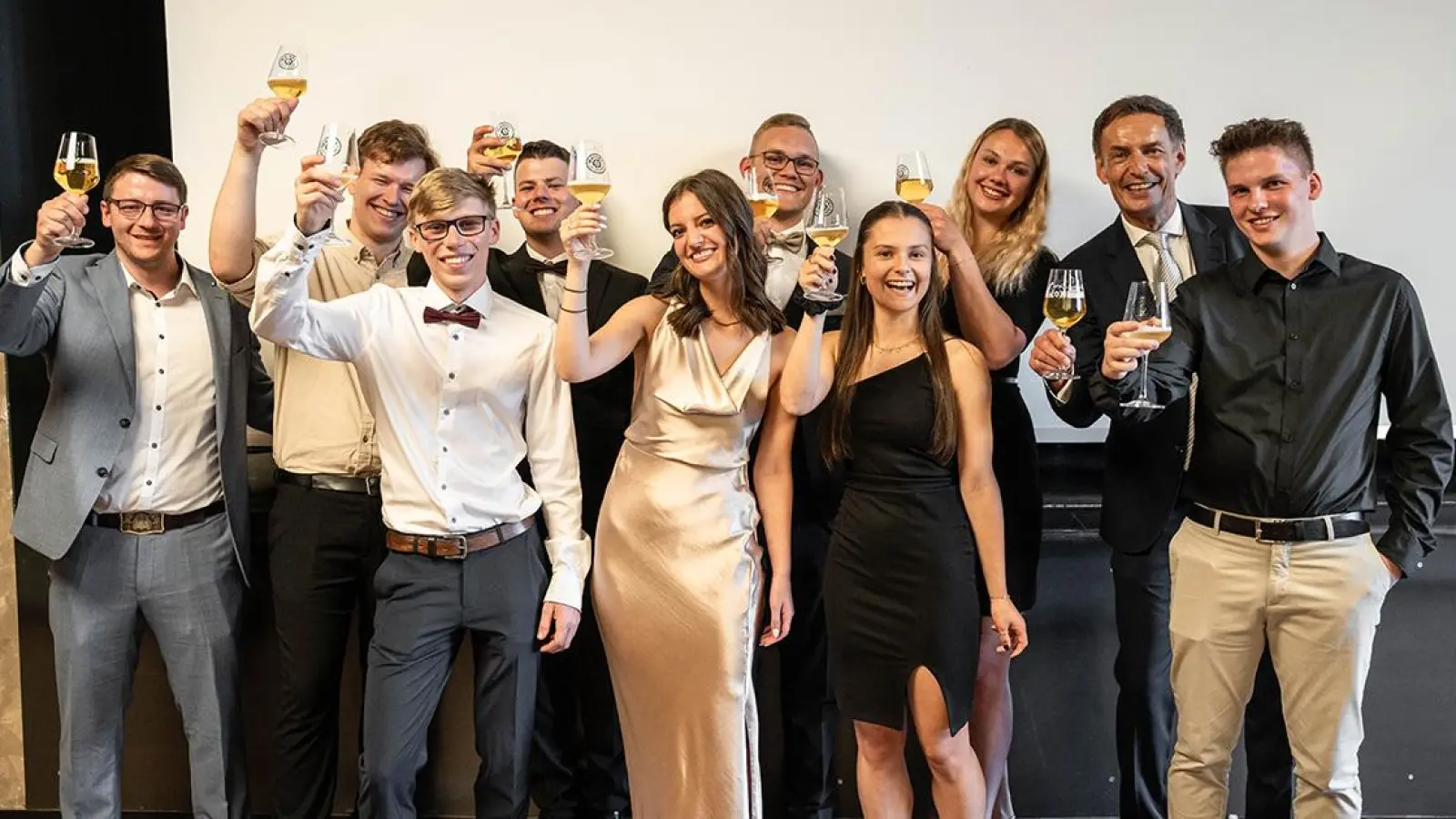 Markus Briemle (Braumeister, hat auf dem Release Event das Biertasting geleitet), Chris Erler, Tim Köllner, Korbinian Von Der Burg, Lea Zeißler, Leon Reiß, Lea Langsteiner, Antonia Raß, Jeff Maisel, Sebastian Wolf (Foto: red)