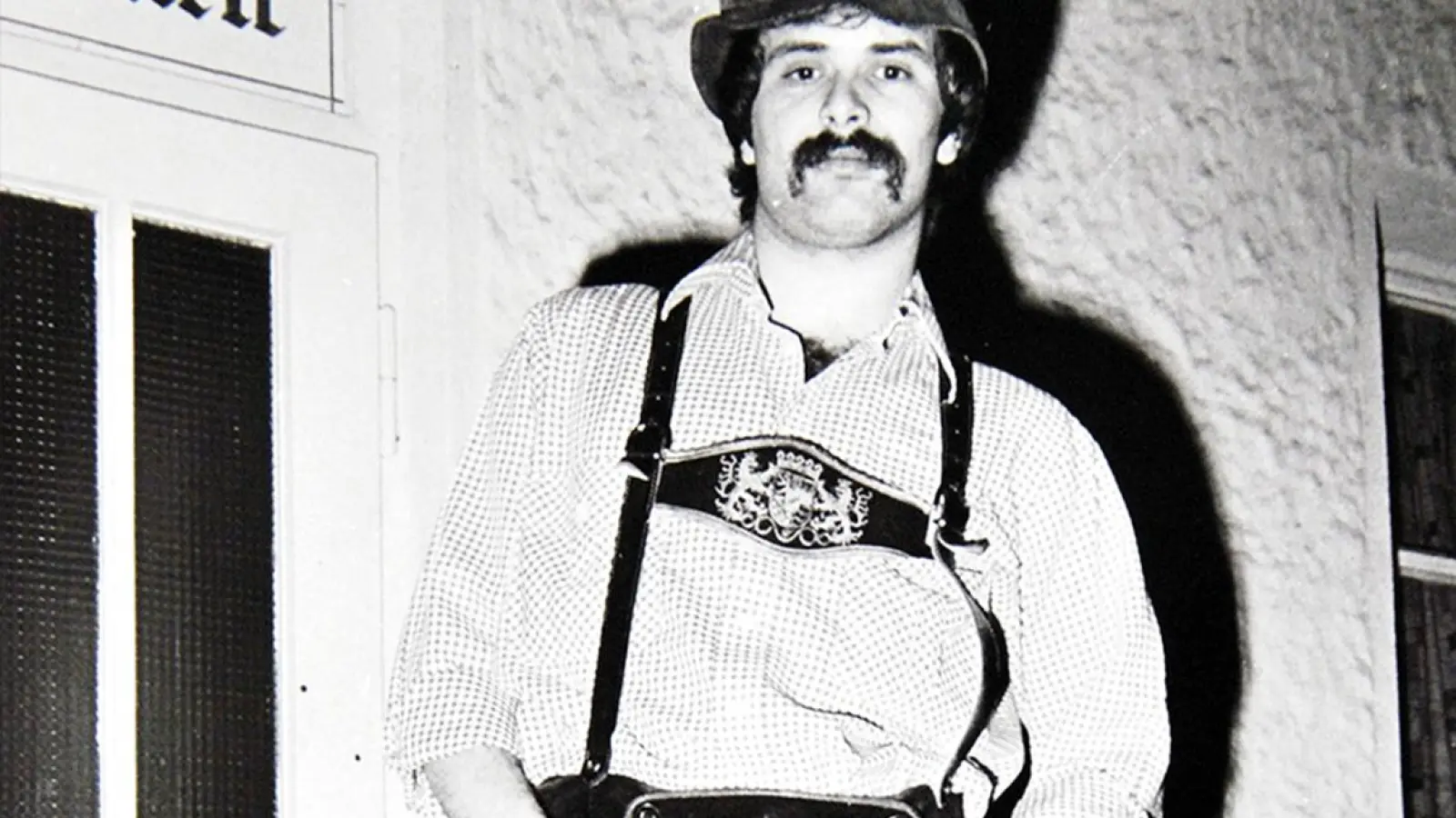 Uwe Sommerer SpVgg Fasching 1980 nach Pokalsieg gegen Bayern Foto Volke (Foto: Klaus-Peter Volke)