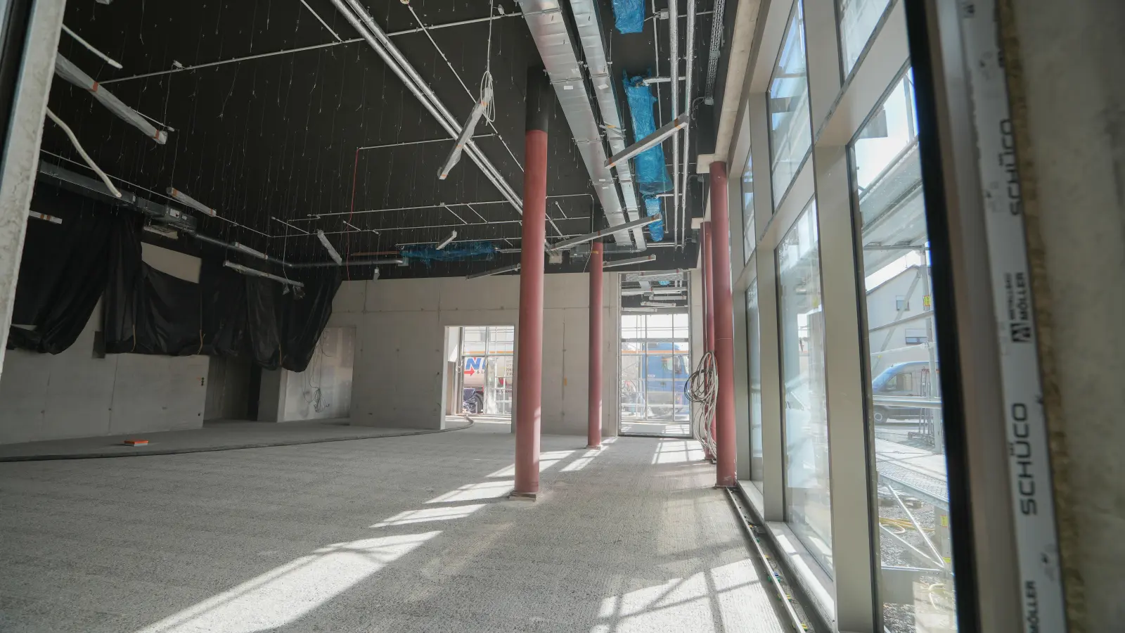 Für Bauprojekte wie das Stadtarchiv – hier das Foyer mit dem Blick zum künftigen Leseraum – nimmt die Stadt Bayreuth sehr viel Geld in die Hand. (Foto: Stadt Bayreuth)