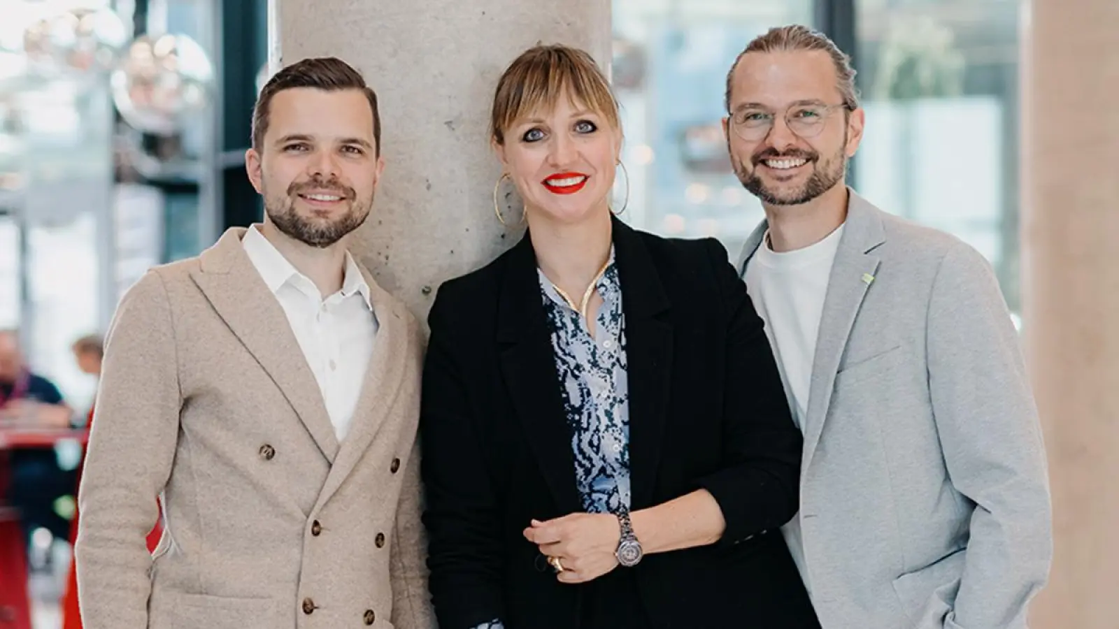 Arbeiten schon jetzt im Unternehmen zusammen und starten im Januar 2024 sowie im Juli 2025 in dritter Generation in der medi Geschäftsführung, von links nach rechts: Marcus Weihermüller, Miriam Weihermüller, Philipp Schatz. (Foto: Adrian Infernus)