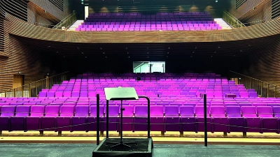 Der Große Saal im Friedrichsforum bietet je nach Veranstaltungsformat rund 750 Sitzplätze.  (Foto: red)