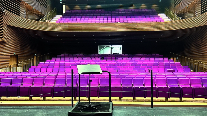 Der Große Saal im Friedrichsforum bietet je nach Veranstaltungsformat rund 750 Sitzplätze.  (Foto: red)