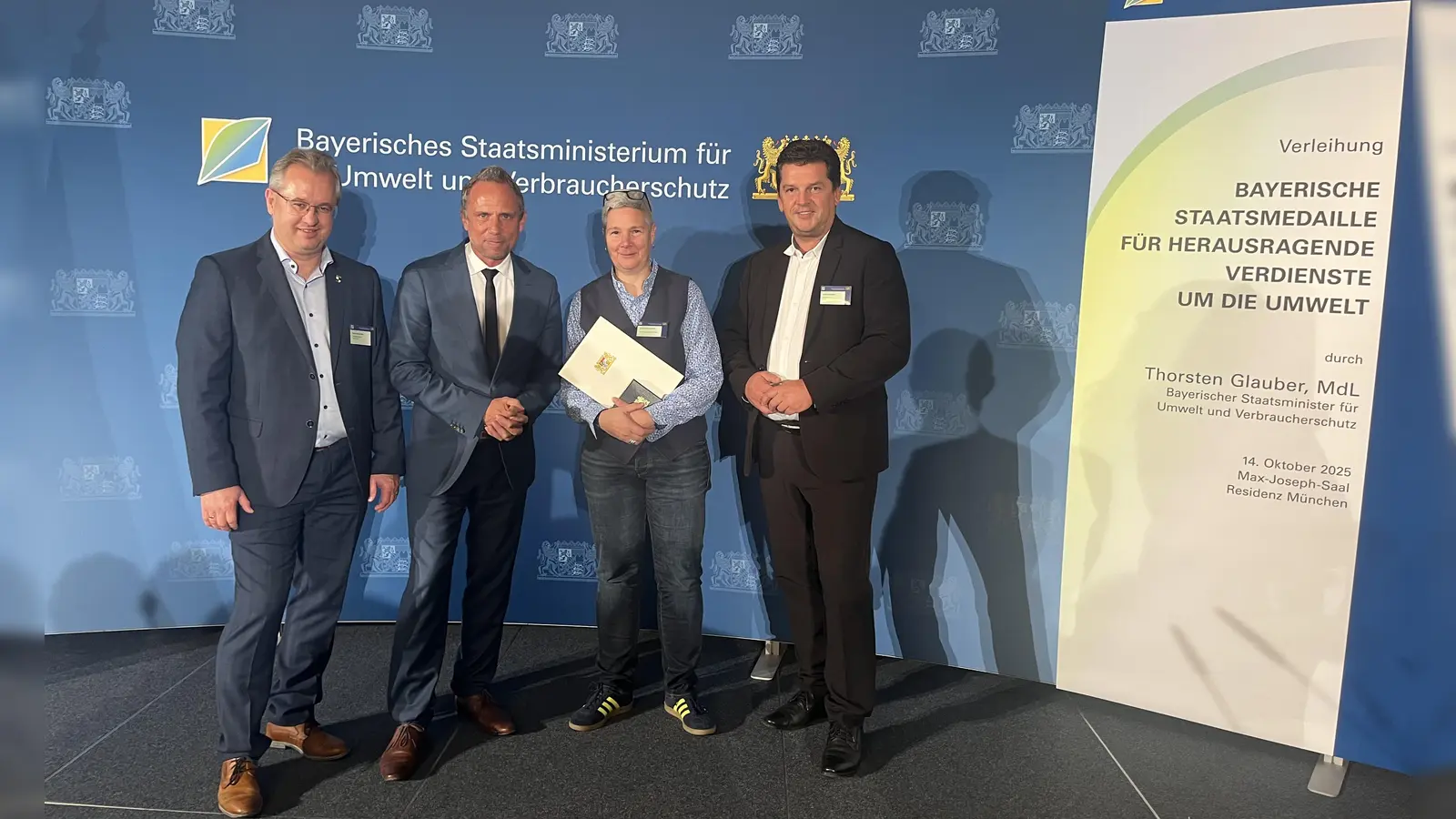 V.l.: Erster Bürgermeister Martin Dannhäußer, Staatsminister Thorsten Glauber, Prof. Dr. Heike Feldhaar, Stefan Frühbeißer (MdL) stellvertretend für Landrat Florian Wiedemann.  (Foto: red )