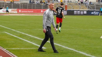 Nicht mehr Trainer der SpVgg Bayreuth: Marek Mintál saß gegen Buchbach letztmals auf der Bank. (Foto: Dörfler)