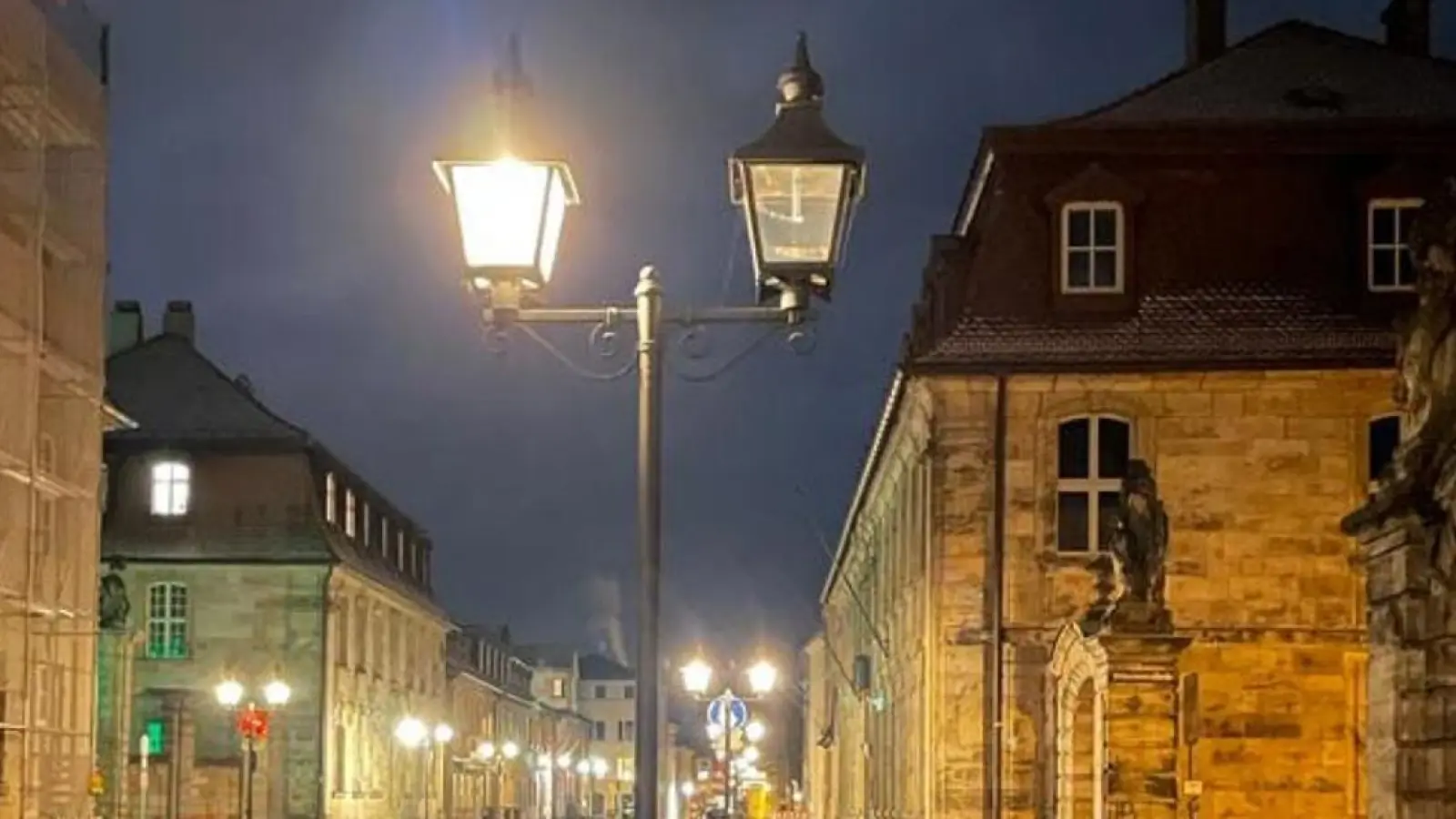Straßenlaternen in der Friedrichstraße in Bayreuth. (Foto: red)