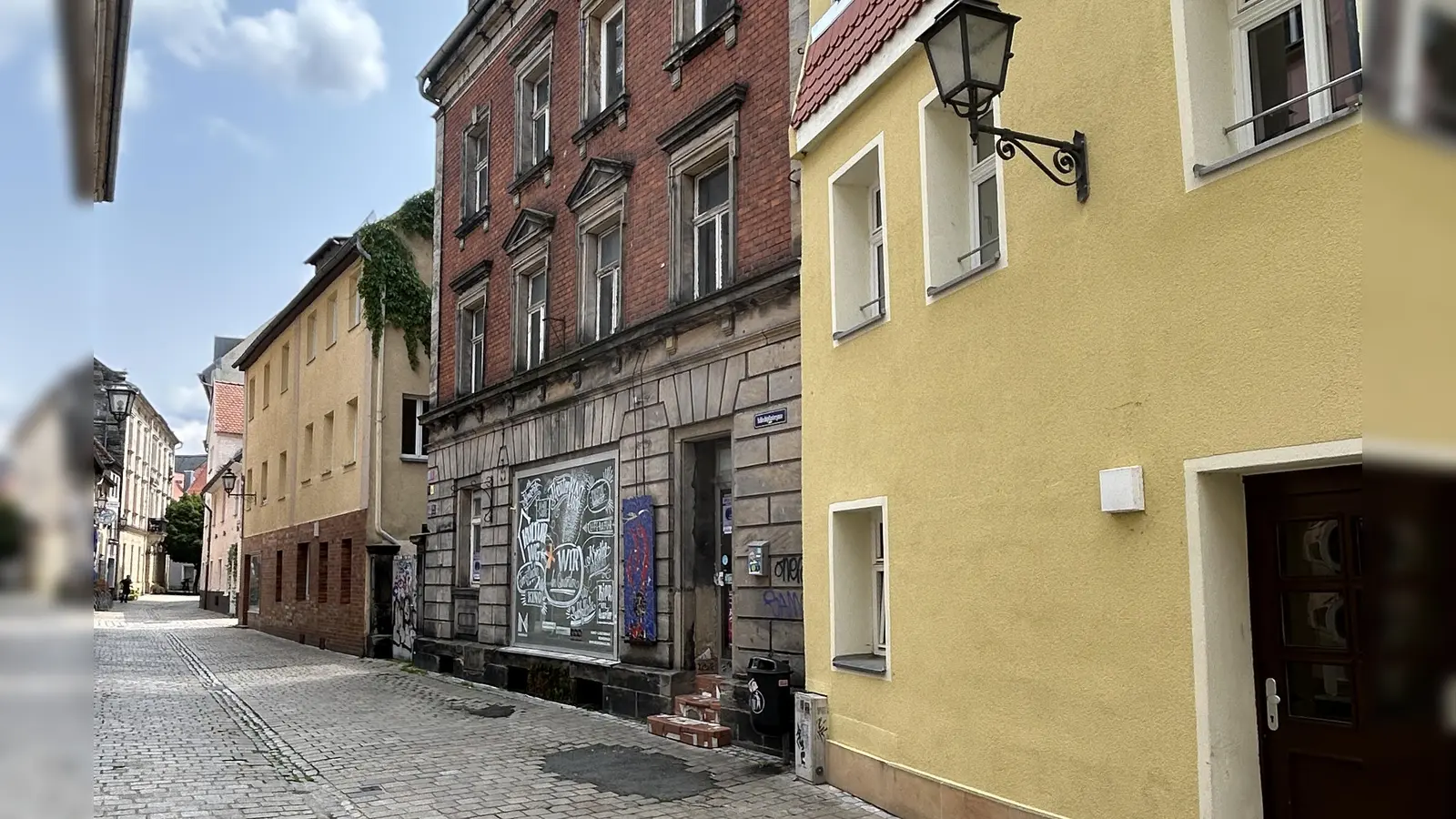 Einst eine Anlaufstelle für Kunst und Kultur, wartet das rote Backsteinhaus im historischen Gassenviertel auf die Sanierung und eine neue Nutzung.  (Foto: Munzert )