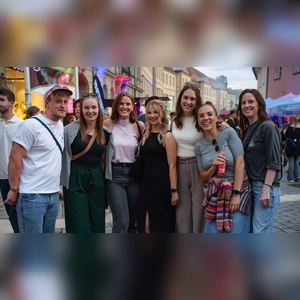 Tausende Besucherinnen und Besucher strömten in die Innenstadt, um gemeinsam zu feiern, zu genießen und das abwechslungsreiche Programm zu erleben. (Foto: sd)