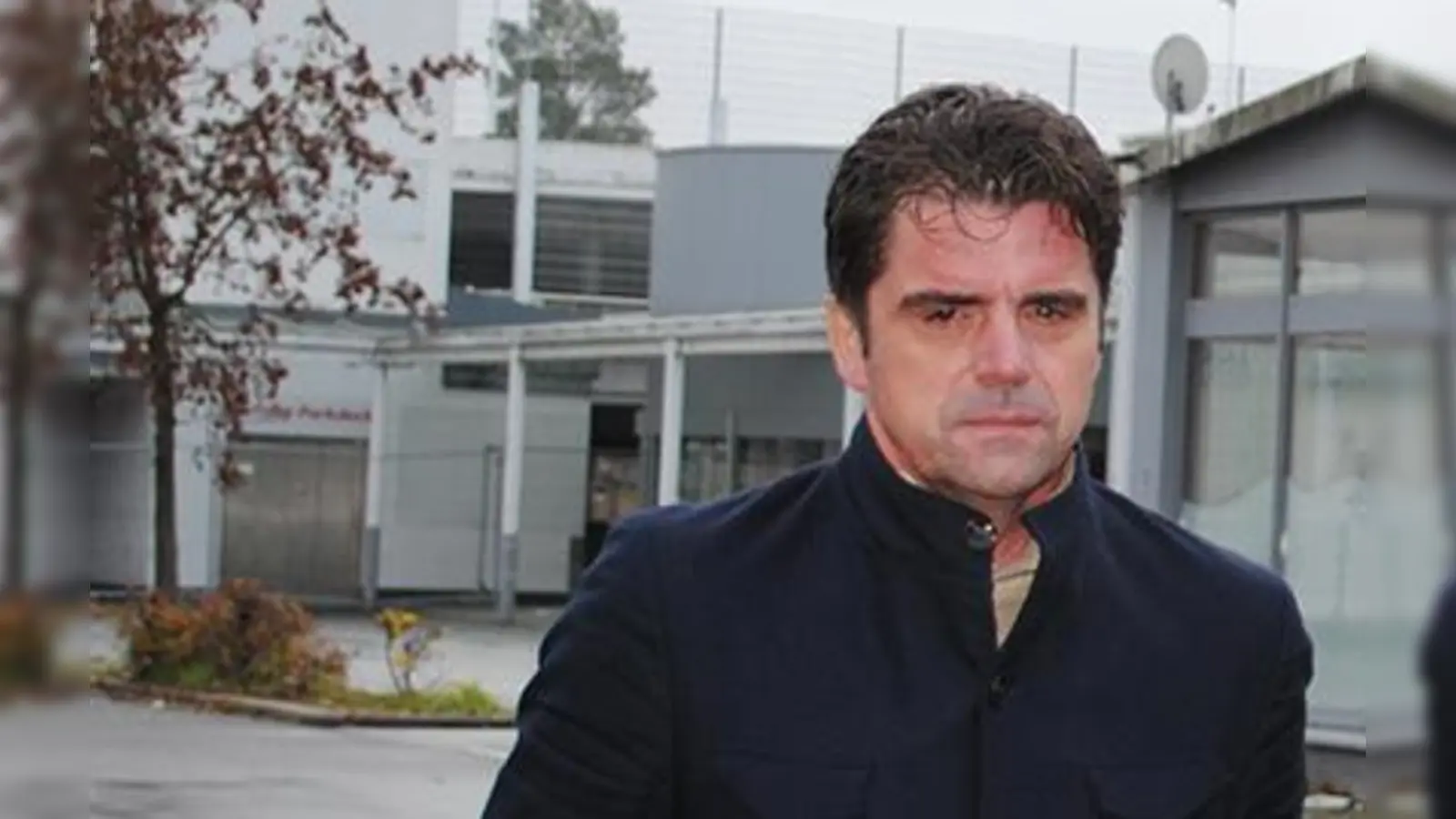 „real“ noch lesbar: Christian Wedlich und Peter Schnurrer haben das Gelände in der Bayreuth Altstadt gekauft. (Foto: Lenkeit)