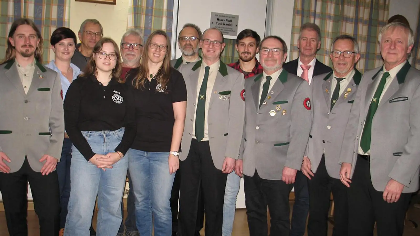 Die neue Führung des Schützenvereins Haidhof. Rechts im Bild: Schützenmeister Thorsten Gendrisch. (Foto: Schützenverein Haidhof)