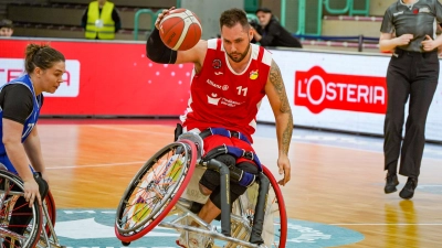 Center Dario Schulz (Mitte, am Ball) war Topscorer des RSV gegen Zwickau. (Foto: sd)