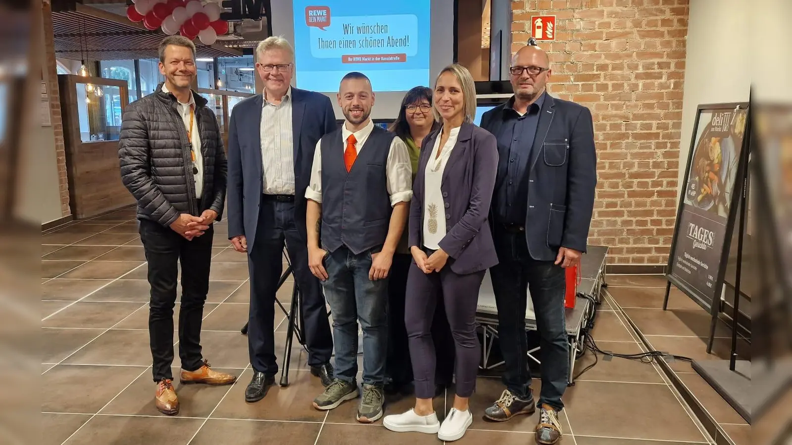 Der neue Rewe am Marktplatz hat seit heute - 7 Uhr geöffnet.  (Foto: Thomas Hacker )