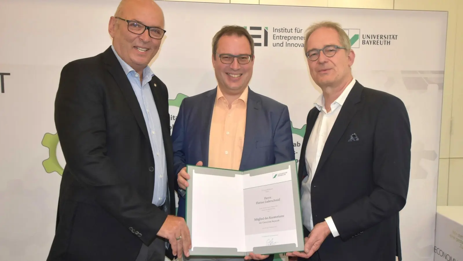 V.l.: Heribert Trunk, Florian Luderschmid und Prof. Dr. Stefan Leible im Anschluss an die Kuratoriumssitzung. (Foto: Uni Bayreuth )