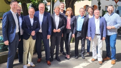 Von links: Florian Wiedemann, Heinrich Kunzelmann, Thorsten Glauber, Manfred Hümmer, Rainer Ludwig, Christian Gunsenheimer, Susanne Bock von Wülfingen, Stefan Kabitz, Noah Scholz, Rainer Ott und Jochen Bergmann (Foto: red)