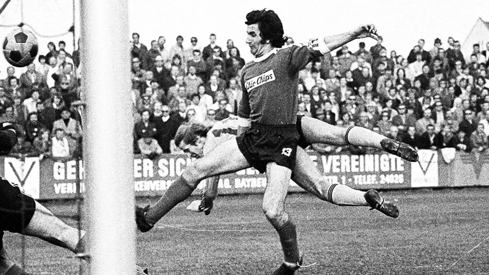 Historisches Tor: Kurt Persau erzielt am 12. April 1974 das letzte Bayreuther Tor in einem Pflichtspiel auf der Jakobshöhe. (Foto: Klaus-Peter Volke)