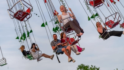 Bei strahlendem Sonnenschein und frühsommerlichen Temperaturen zog es zahlreiche Besucher am Pfingstwochenende auf den Volksfestplatz. (Foto: sd)