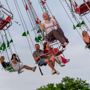 Bei strahlendem Sonnenschein und frühsommerlichen Temperaturen zog es zahlreiche Besucher am Pfingstwochenende auf den Volksfestplatz. (Foto: sd)