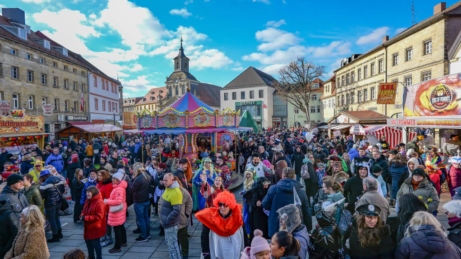 Bei strahlendem Sonnenschein und wolkenlosem Himmel zog der Faschingsumzug durch die Straßen und sorgte für ausgelassene Stimmung. (Foto: sd)