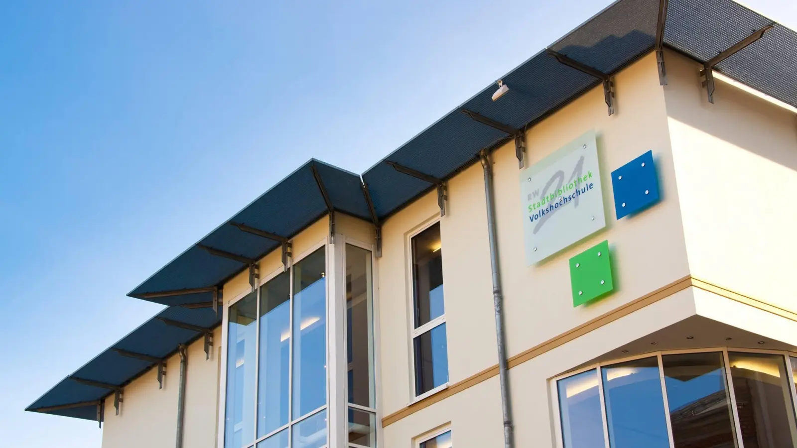 Die Kinderbibliothek des RW21 lädt alle Kinder ab vier Jahren zu Vorlesestunden mit den ehrenamtlichen Lesepatinnen und Lesepaten ein.  (Foto: red )