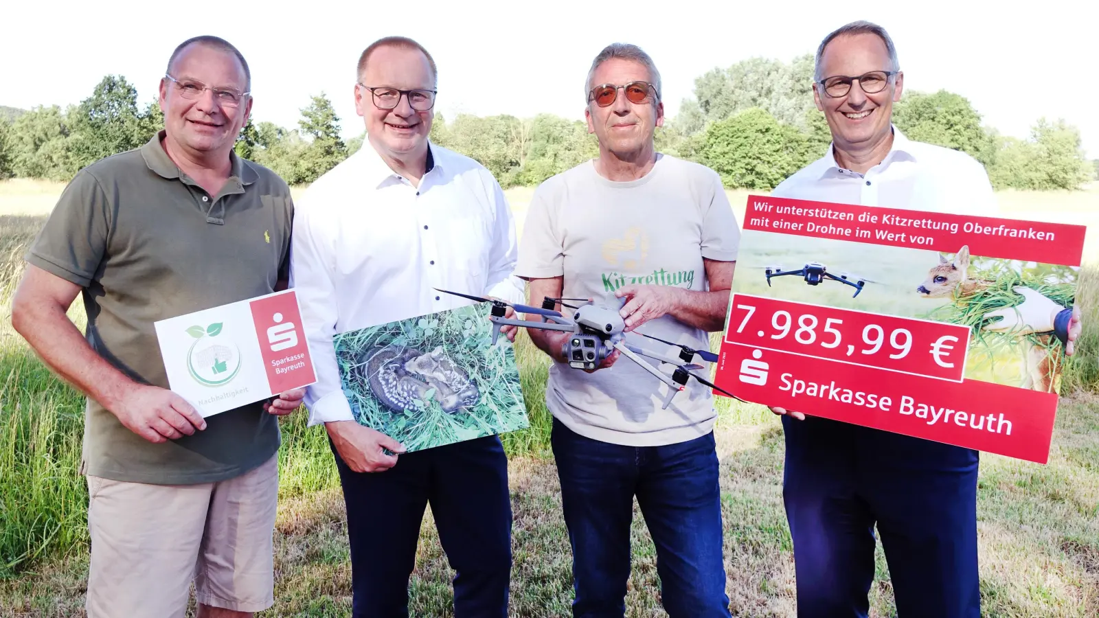 Berhard Fabis (Kitzrettung), Vorstandsvorsitzender Wolfram Münch, Roland Kubitzky (Kitzrettung) und Markus Demel (Vorstandmitglied).  (Foto: red )