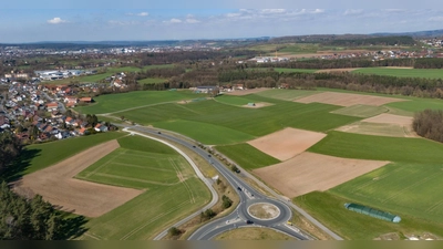 Anlieger-Landwirte wehren sich gegen die Pläne, eine neue Straße zur Lohengrin-Therme zu bauen.  (Foto: sd)