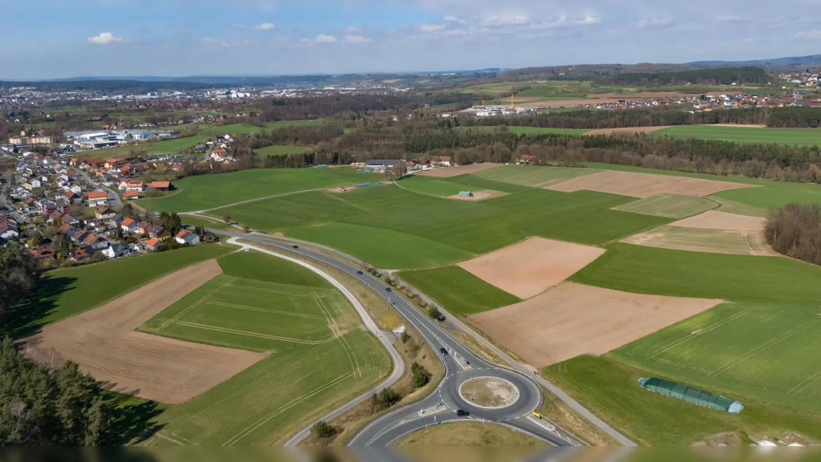 Anlieger-Landwirte wehren sich gegen die Pläne, eine neue Straße zur Lohengrin-Therme zu bauen.  (Foto: sd)