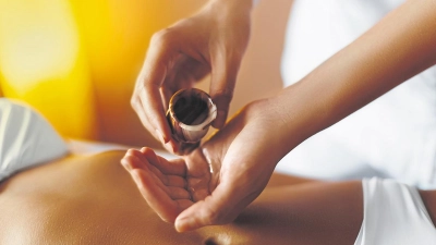 Massage mit ätherischen Ölen. (Foto: red)