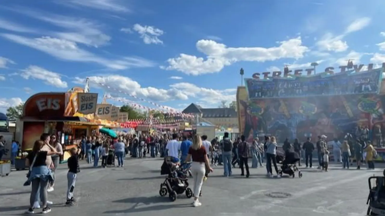 Viel los bei bestem Wetter auf dem Bayreuther Frühlingsfest.  (Foto: W. Munzert )