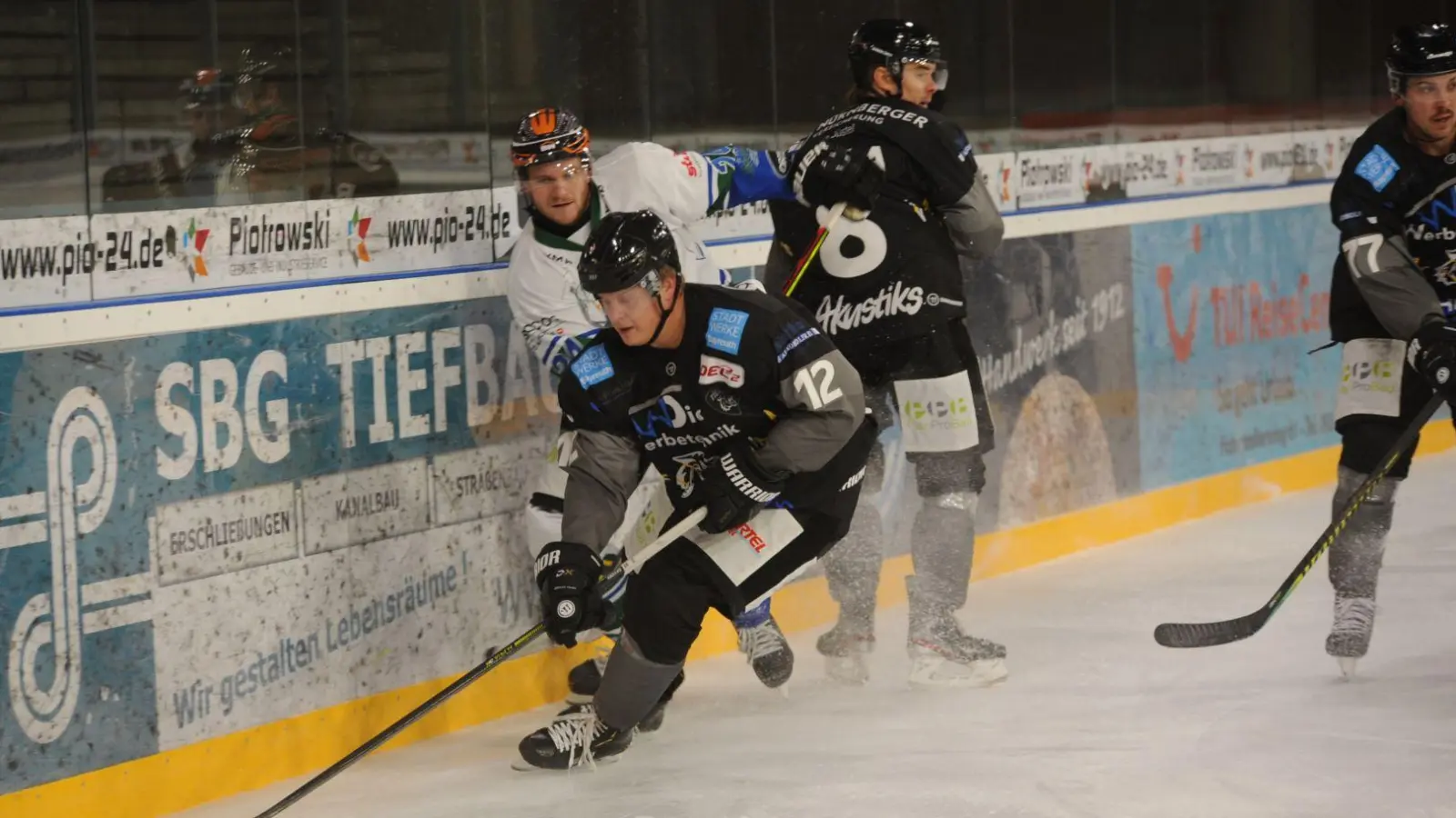 Was für ein Ausrufezeichen! Personell gebeutelt, nach acht Minuten 0:3 beim ESV Kaufbeuren zurück starteten die Bayreuth Tigers eine fulminante Aufholjagd und siegen am Ende. (Foto: Archiv.)