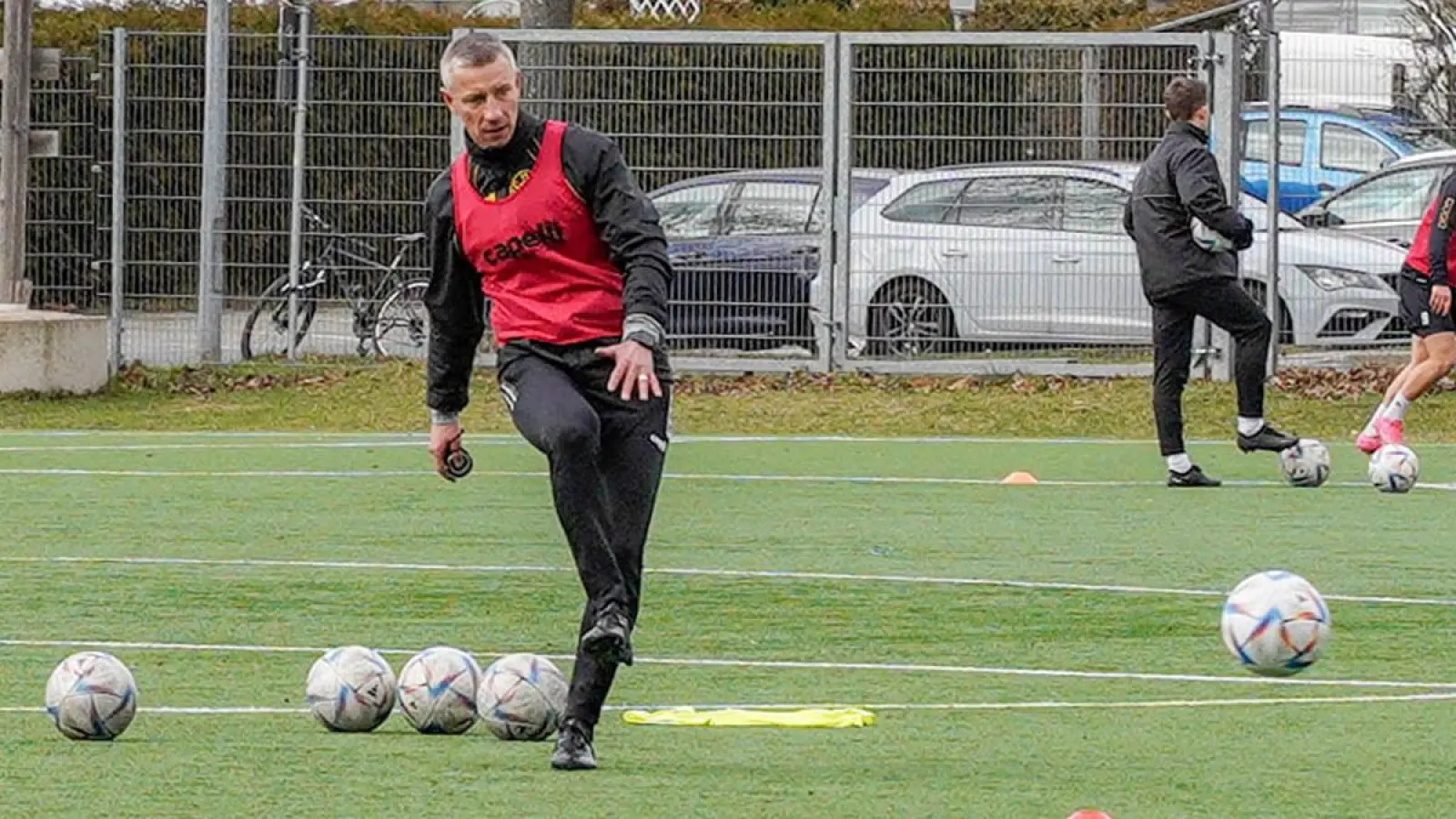 Marek Mintál, Trainer der SpVgg Bayreuth, im Training auf dem Kunstrasenplatz neben dem Hans-Walter-Wild-Stadion. (Foto: Dörfler)