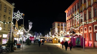 Die Lichterkette verleiht der Innenstadt weihnachtliche Stimmung. (Foto: red )