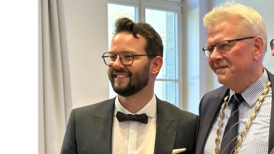Zwei Oberbürgermeister, eine Baustelle:Die kritisierte Finanzierungslücke beim Festspieljubiläum beschäftigt zwei Oberbürgermeister Thomas Ebersberger (r.) und seinen Nachfolger Andreas Zippel. (Foto: gmu)