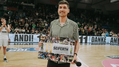 Andreas Seiferth wurde am 4. Mai 2023 von Ex-Club Medi Bayreuth geehrt. (Foto: inBayreuth.de)