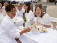Gemütliche Atmosphäre und alles ganz in weiß: So war das Diner en blanc in Bindlach.  (Foto: sd)