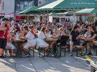 Bestes Wetter und gute Laune beim Auftakt des 12. Bayreuther Weinfestes.  (Foto: sd)