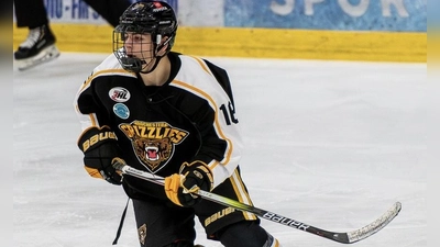 Lennard Habeck, hier im Trikot seines letzten Vereins Rochester Grizzlies in den USA, kehrt in der neuen Saison der Oberliga Süd zu den onesto Tigers Bayreuth zurück. (Foto: onesto Tigers Bayreuth)