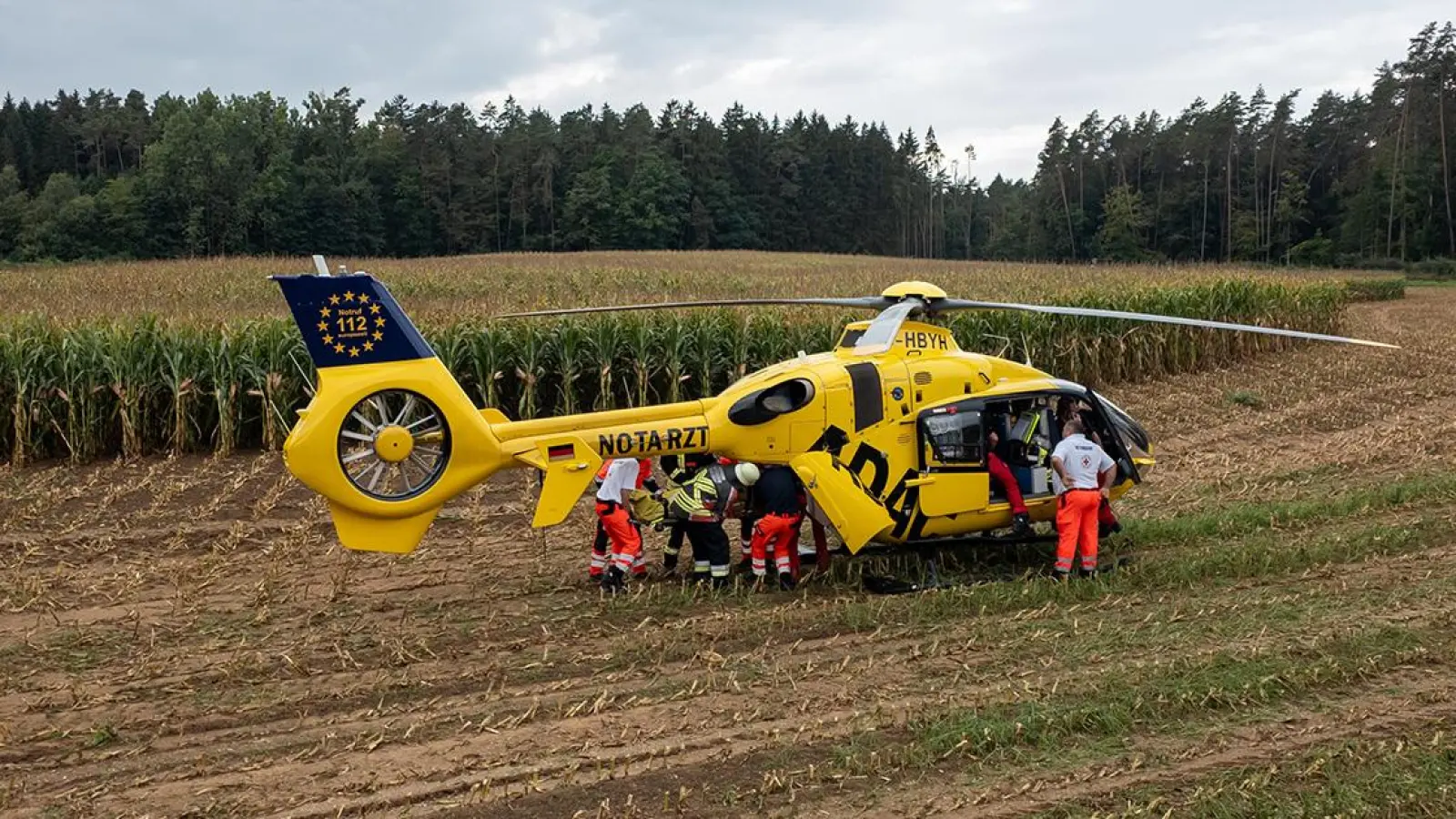 Umgestürzter LKW – Fahrer eingeschlossen (Foto: red)