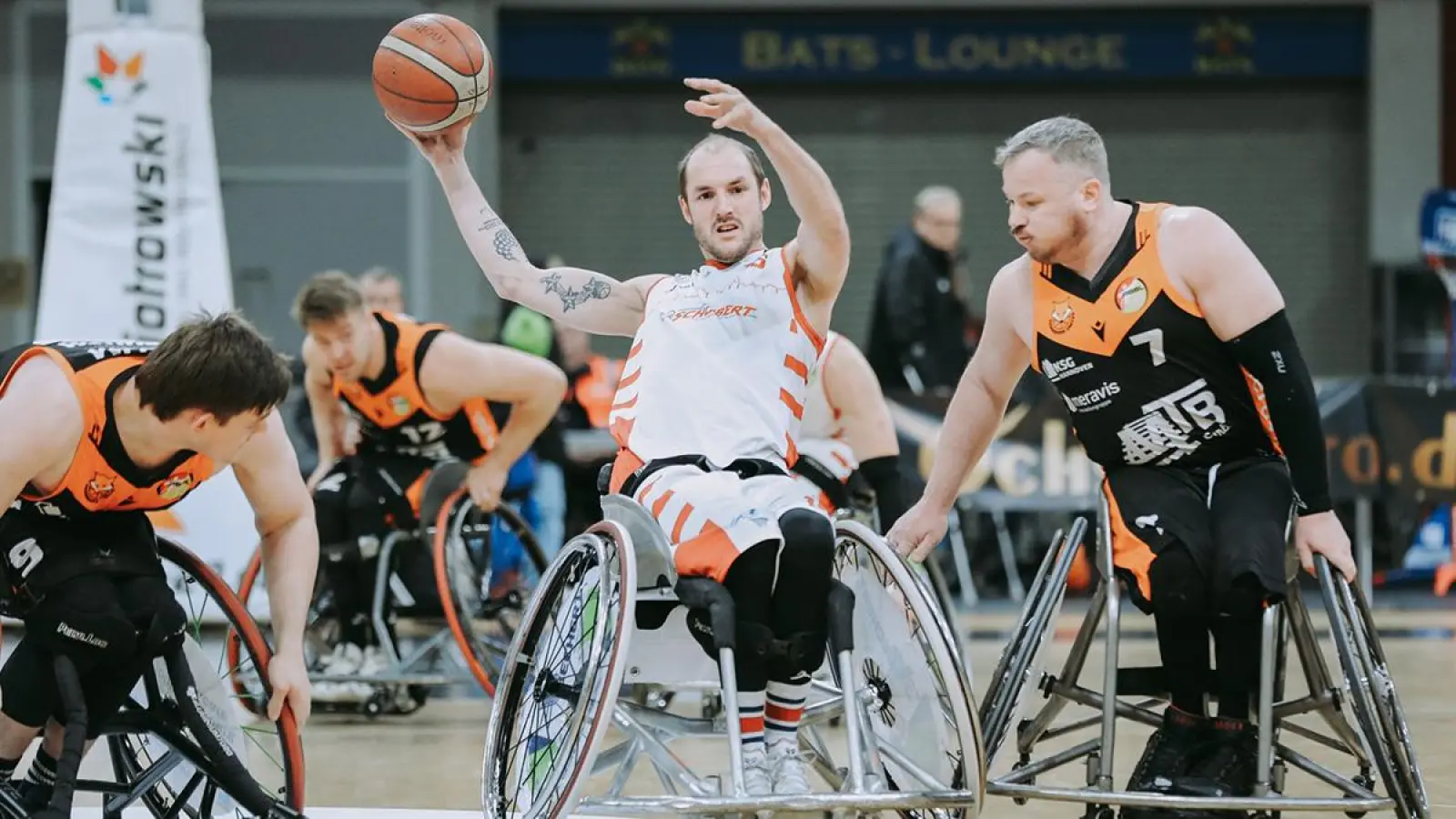 Der RSV Bayreuth um Spielertrainer Andre Hopp (Bildmitte) musste sich Hannover klar geschlagen gegeben. (Foto: Ochsenfoto.de)