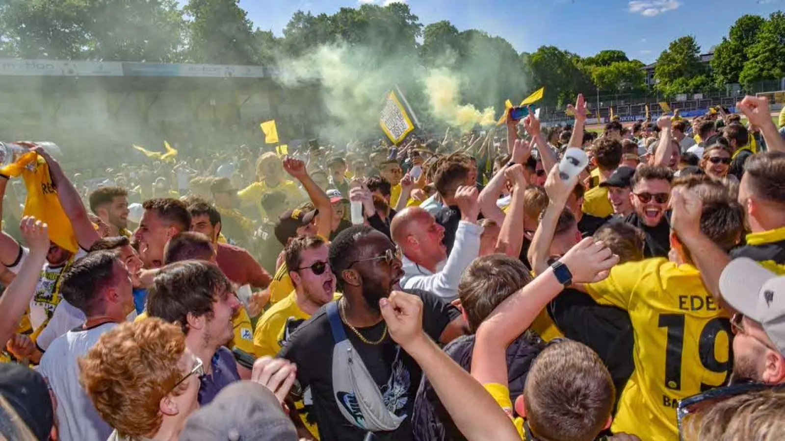SpVgg Bayreuth: Mannschaft und Fans feierten gebührend den Aufstieg (Bildergalerie) (Foto: Stefan Dörfler / Wolfgang Munzert)