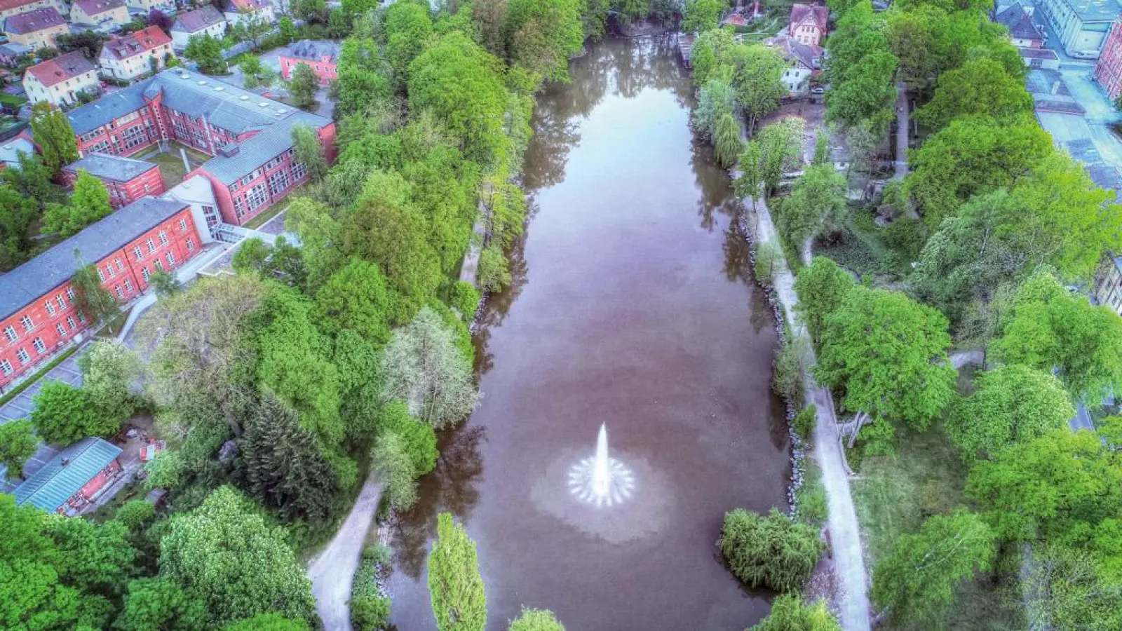 Grünanlagen und Parks sind die „Grüne Lunge“ der Stadt. Einer davon ist der Röhrensee-Park.			               Foto: Dörfler (Foto: inBayreuth.de)