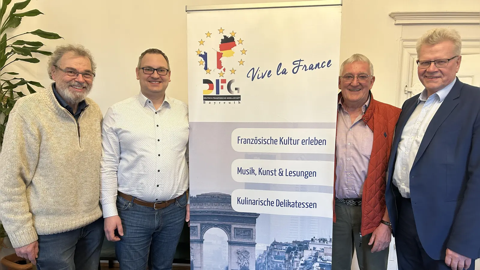 V.l. Gert Dieter Meier, Dritter Bürgermeister Stefan Schuh, Peter Schmidt und OB Thomas Ebersberger.  (Foto: jm)