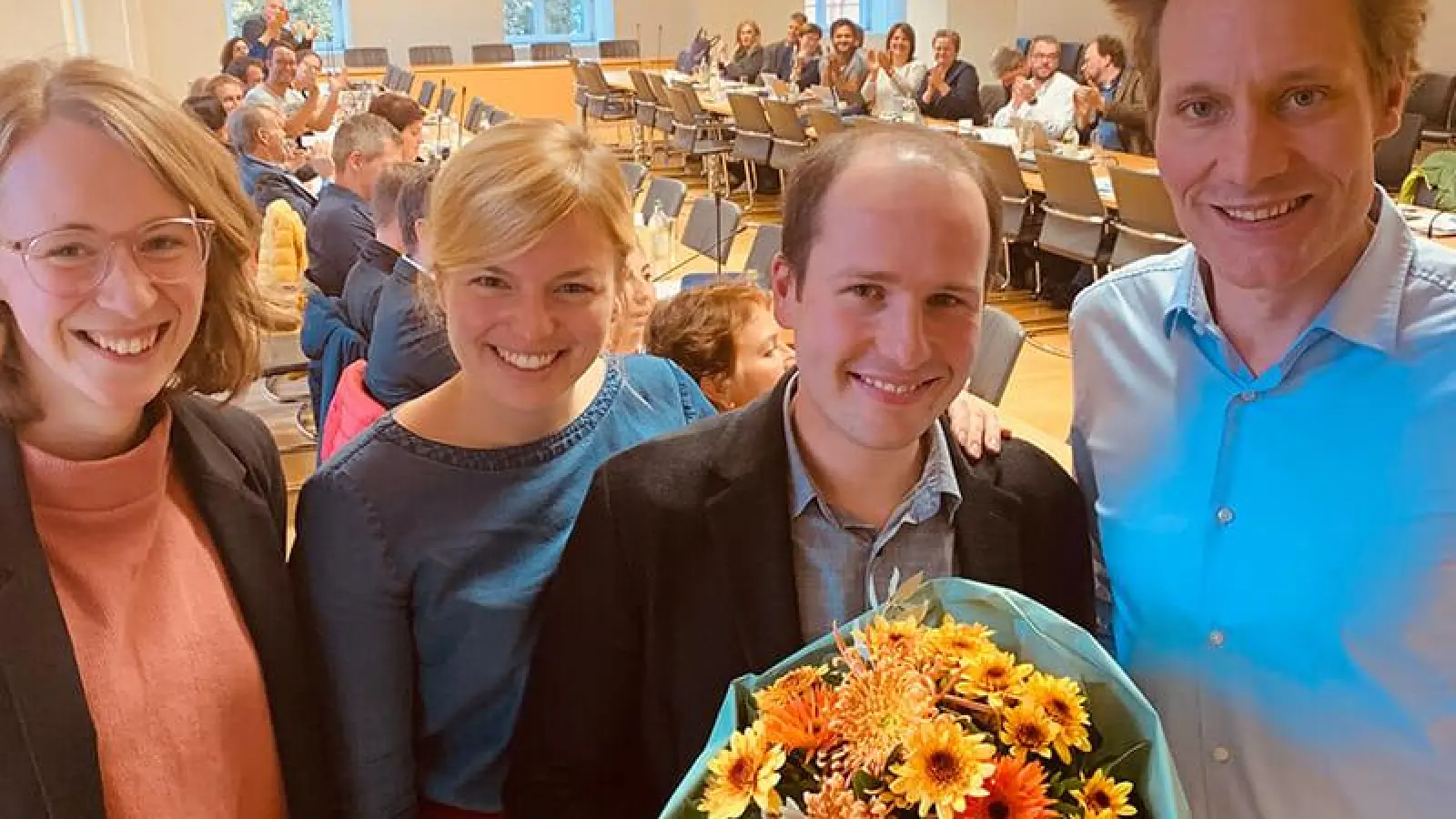 Die neue Grünen-Landeschefin Eva Lettenbauer, Fraktionsvorsitzende Katharina Schulze, der neue stellvertretende parlamentarische Geschäftsführer Tim Pargent und Fraktionsvorsitzender Ludwig Hartmann nach der Wahl (v.l.n.r.). (Foto: Grüne Fraktion Bayern)