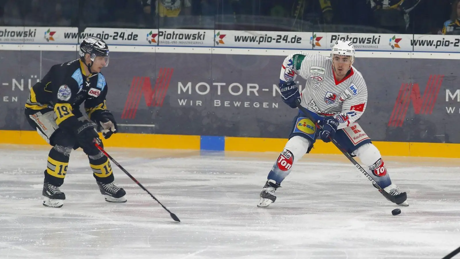 Tomas Schmidt und seine Nebenleute verdienten sich das 3:0 über den EHC Freiburg redlich. (Foto: Peter Kolb)