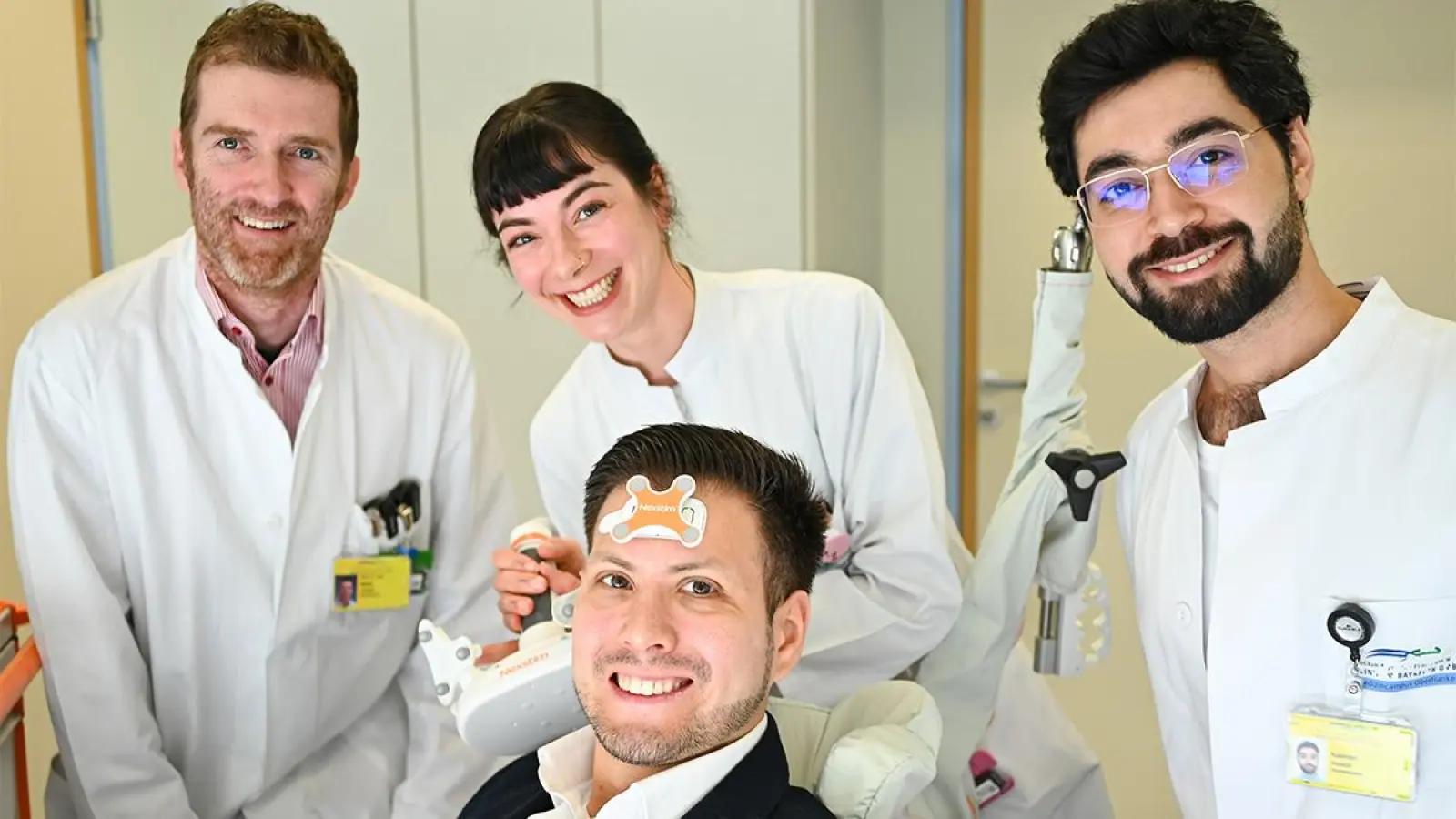 Mehr Sicherheit für Patientinnen, Patienten und Operateure: Das Team der Neurochirurgie um Klinikdirektor Prof. Stefan Linsler (links) setzt auf neues Verfahren bei der Operationsplanung.  (Foto: red)